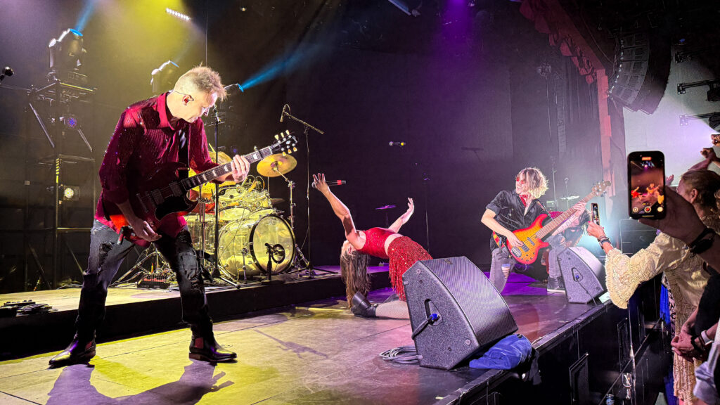 Virgin Voyages Rock Show-Ke (Scarlet Lady)